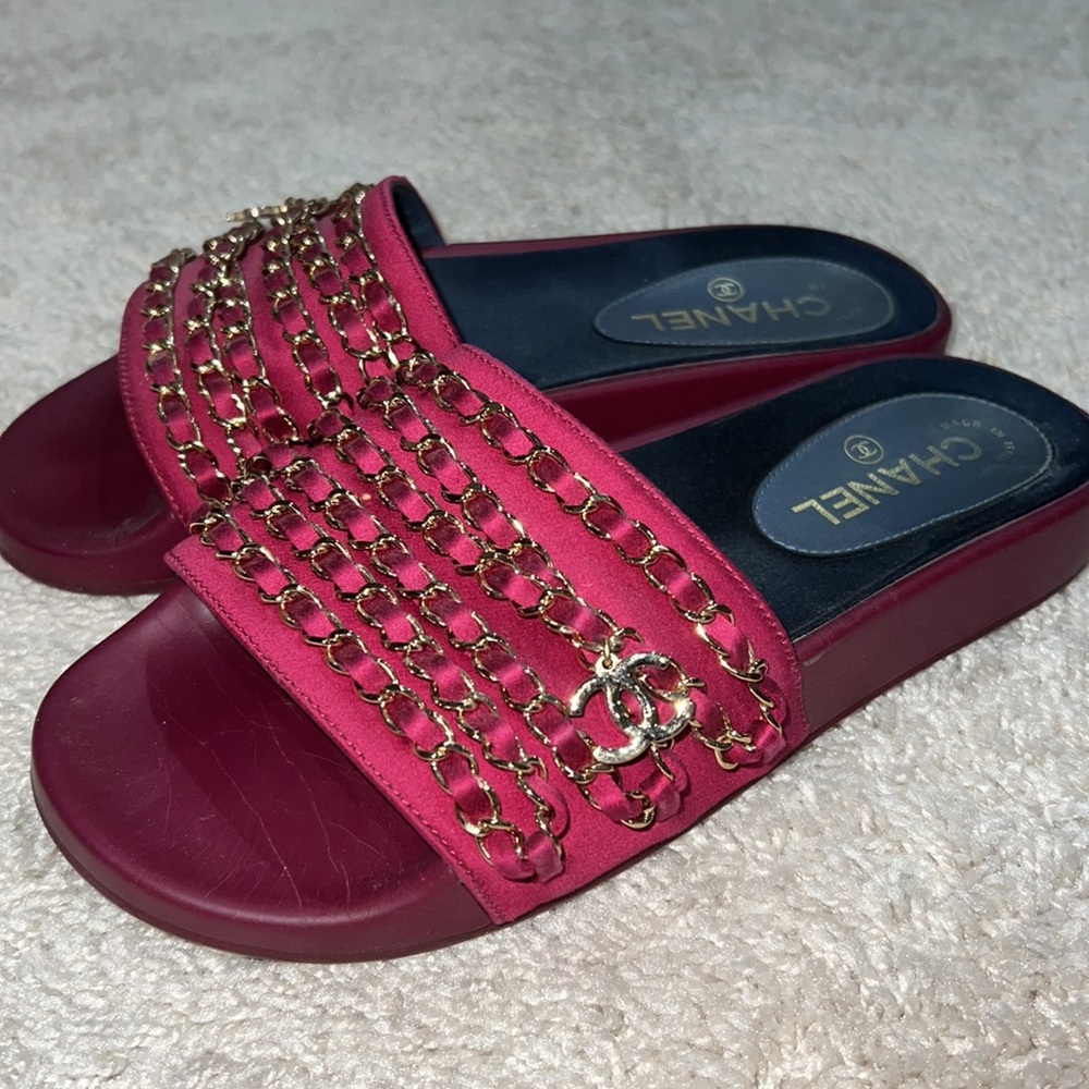 Authentic Chanel Tropiconic interlocking CC Chanel Slides Sz. 38 in Burgundy - Picture 3 of 6